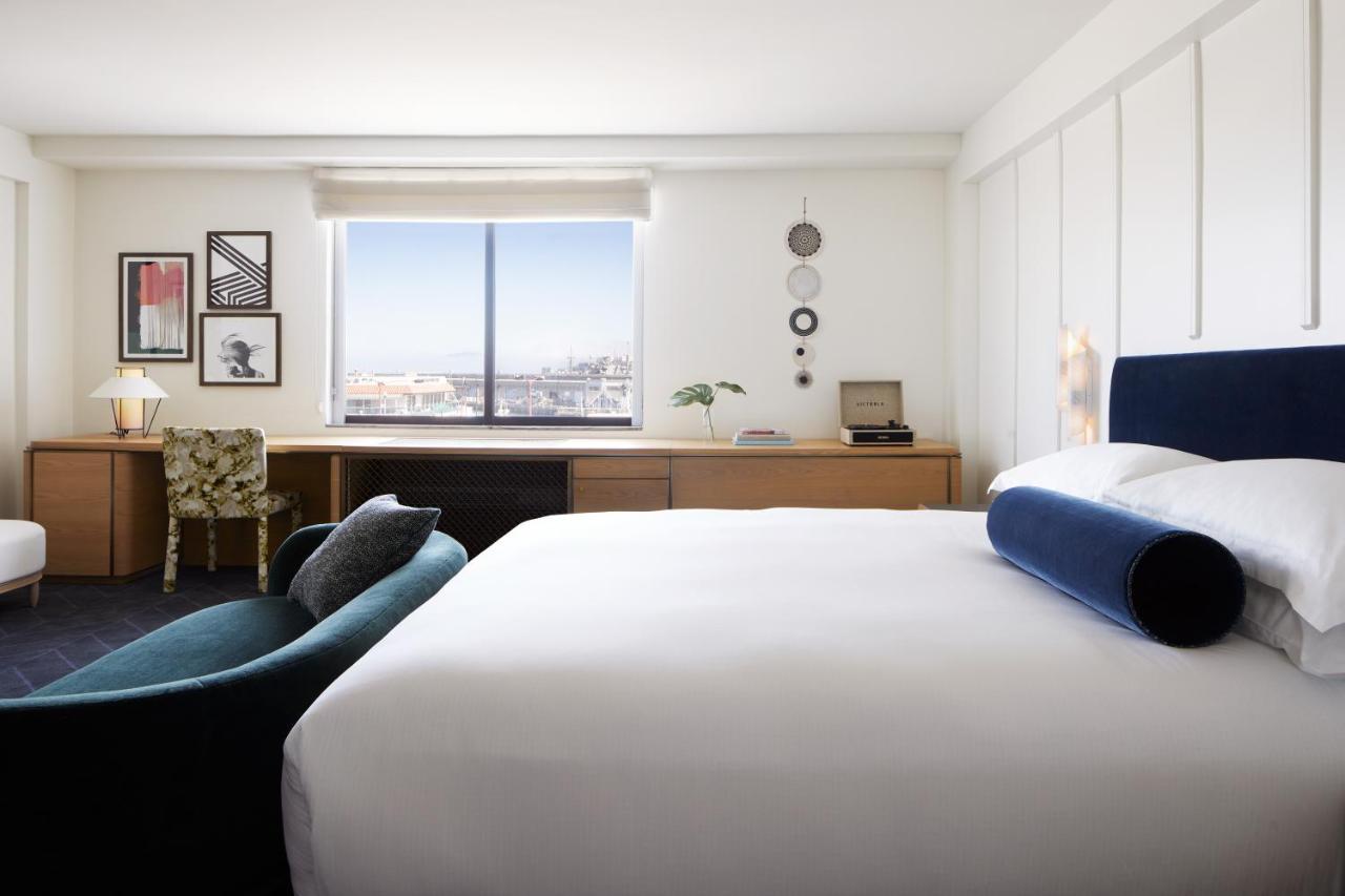Habitación Premium con bañera, ducha a ras de suelo y vistas a la bahía - 1 cama extragrande