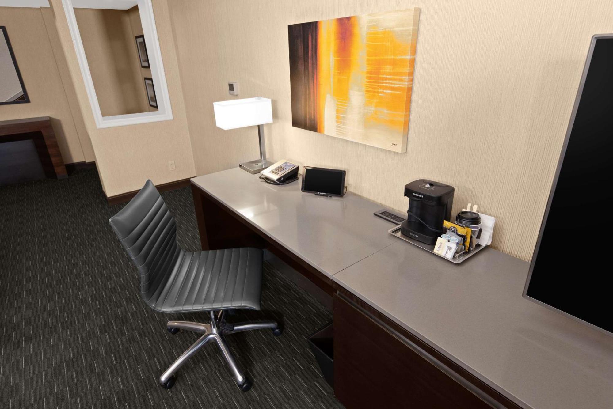 One-Bedroom King Suite,1657146221:JPEG