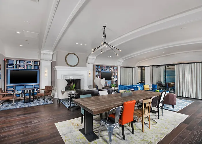 Luxury hotel only: Harbor Court Hotel